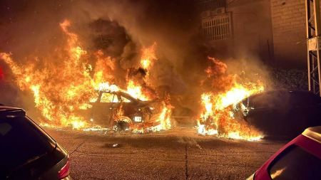 حيفا : حريق في 4 سيارات واصابة خطيرة باطلاق نار